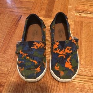 Toddler Toms size 7